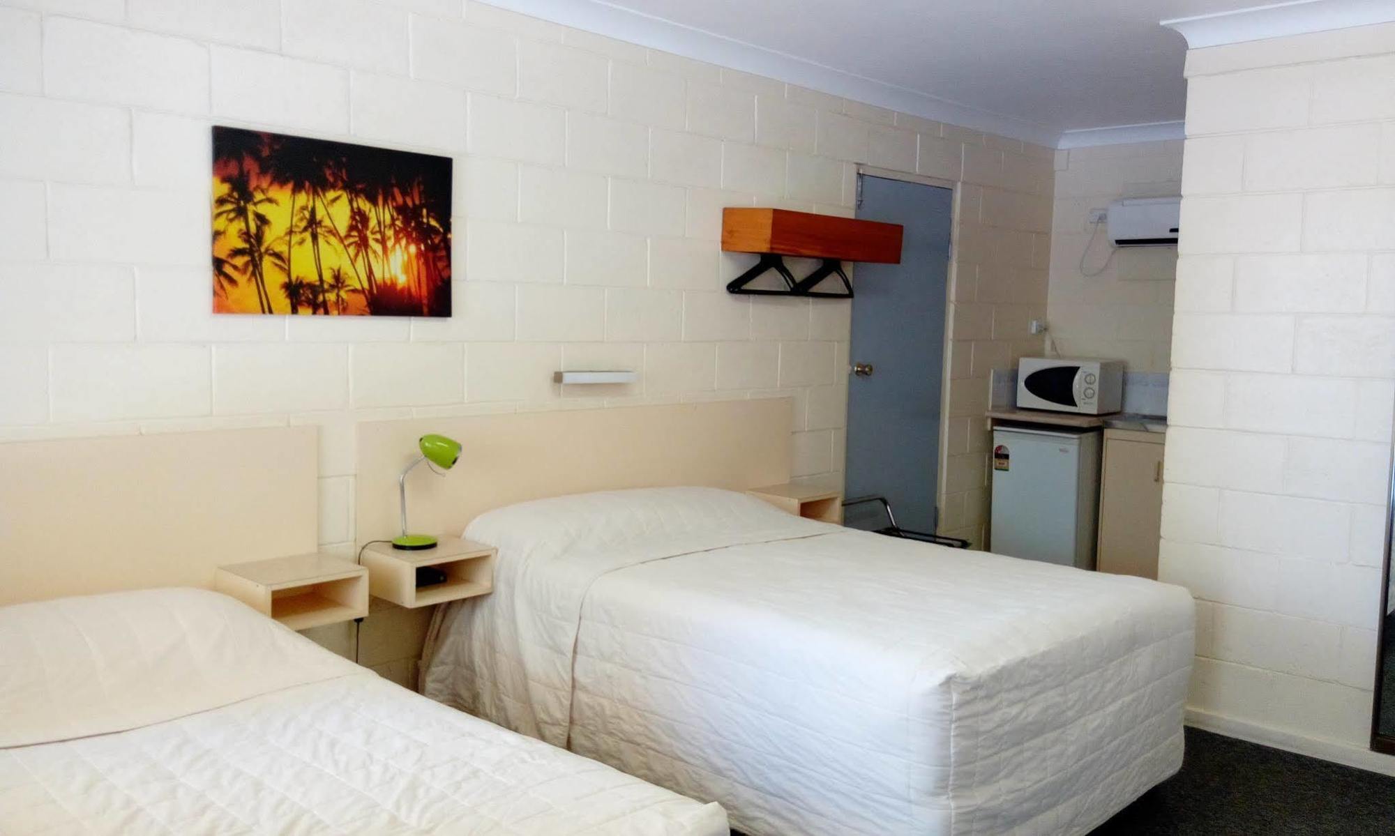 Sail Inn Motel Yeppoon Bagian luar foto